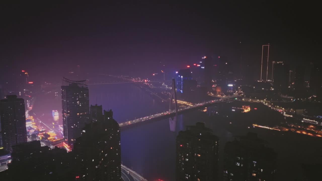 夜景中的摩天大楼和长江视频素材