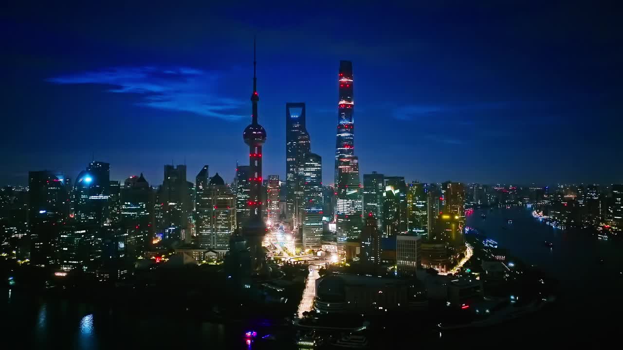 航拍的城市城市天际线在夜间上海，中国视频素材