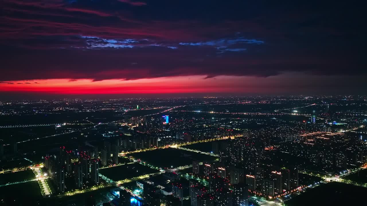 航拍的城市建筑天际线在夜间在深圳，广东省，中国视频素材