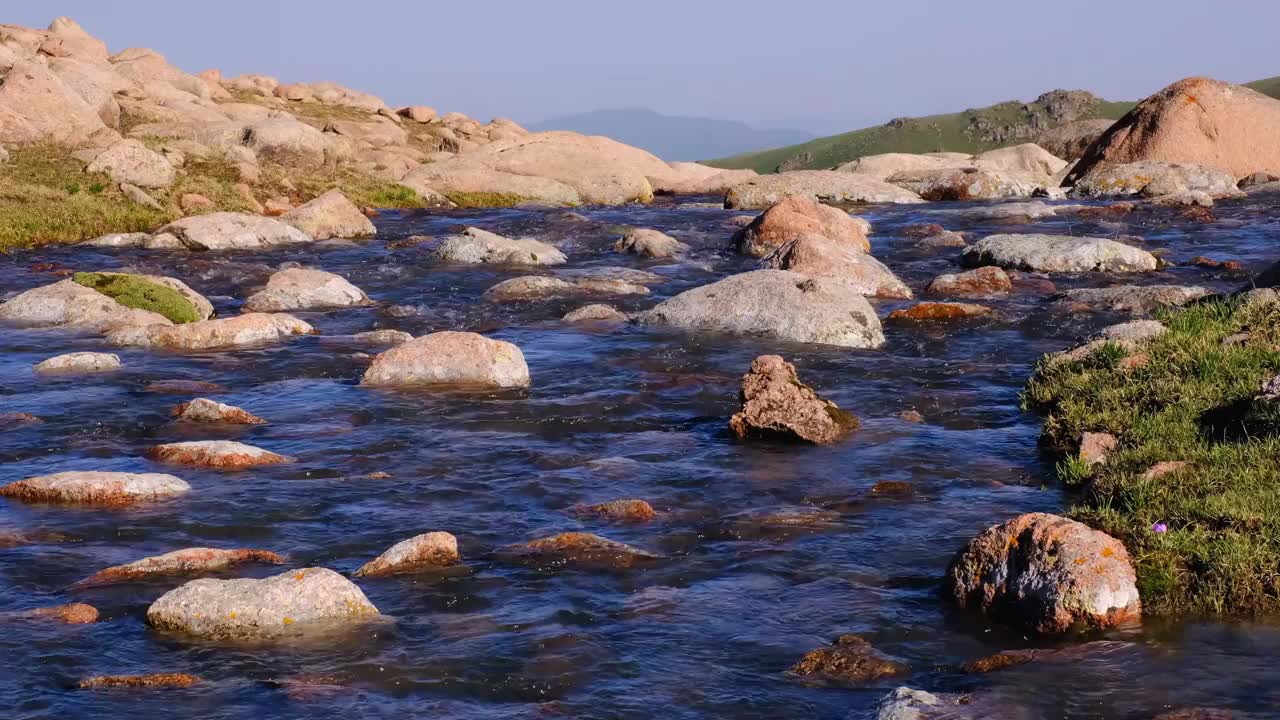 高地，河流，清水，高山草甸视频下载