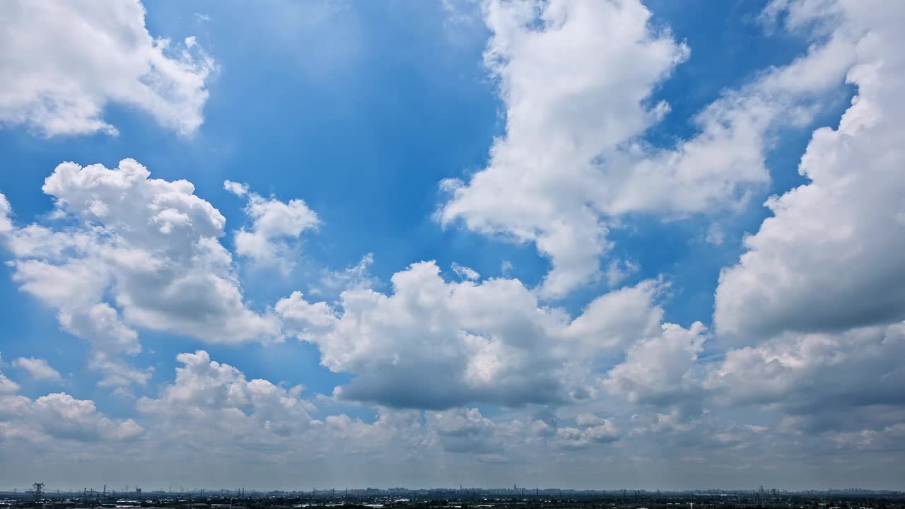 夏季天空云景和天际线的时间变化视频素材