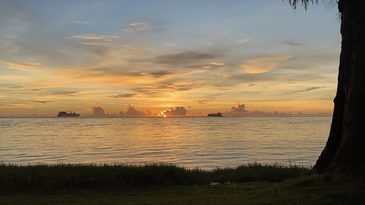 海滩上的日落延时视频素材