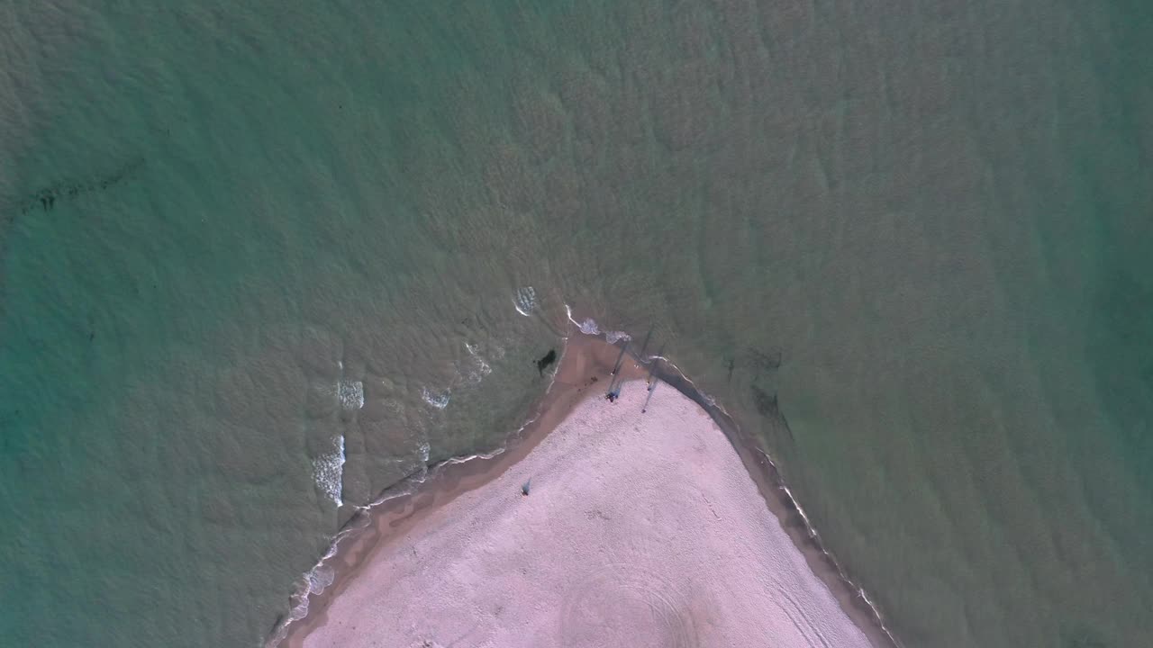 空中景观全景斯卡根奥德半岛和格林-北和波罗的海(斯卡格拉克和卡特加特)的交汇点。北日德兰，北日德兰，丹麦视频素材