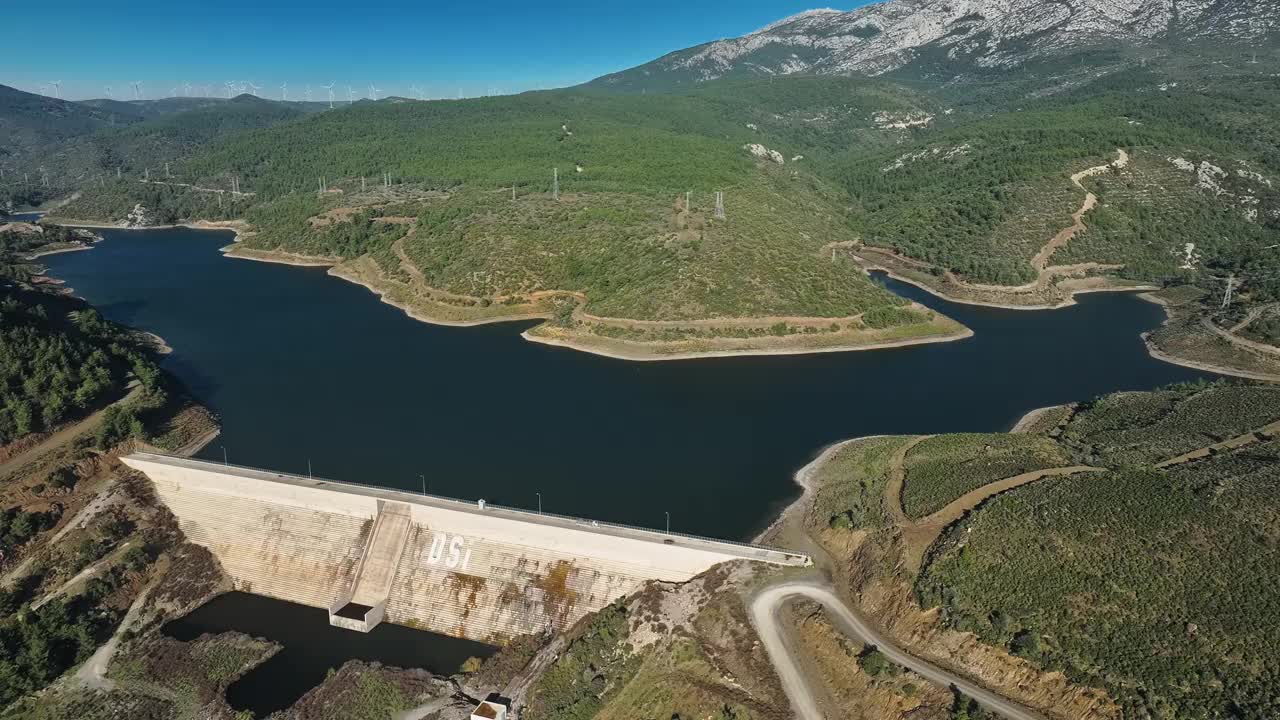 大型混凝土大坝鸟瞰图视频素材