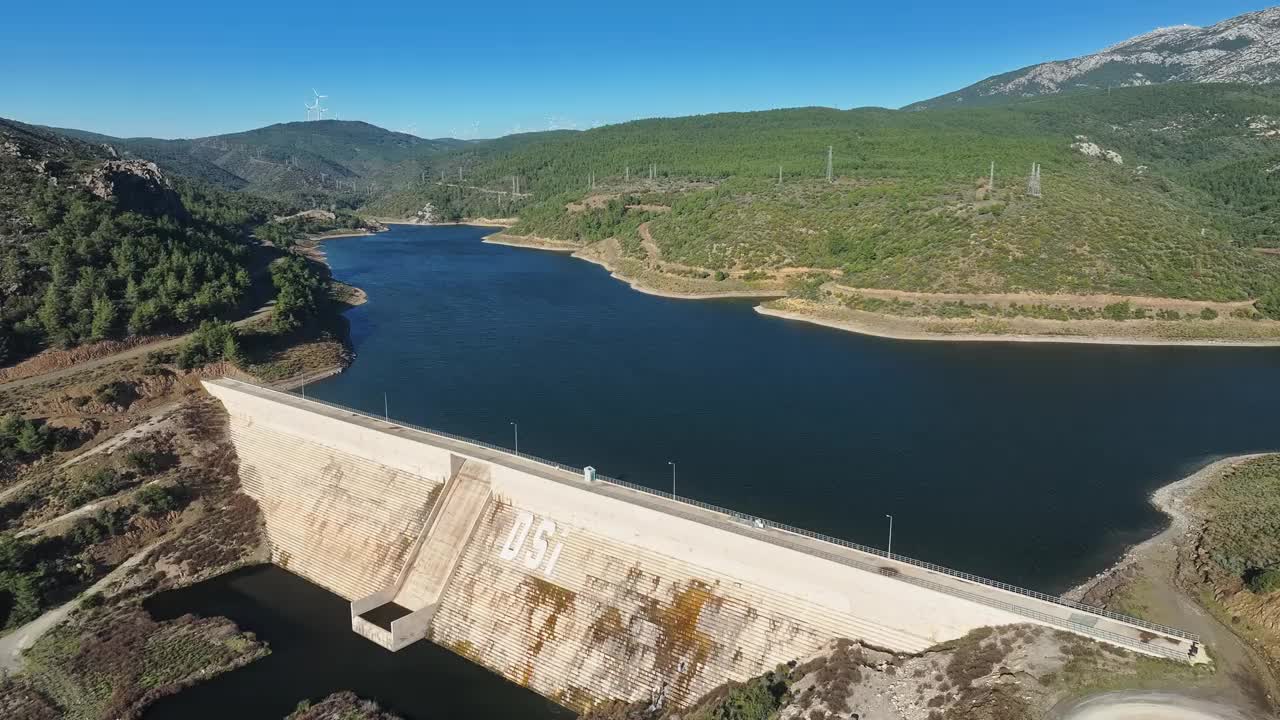 大型混凝土大坝鸟瞰图视频素材