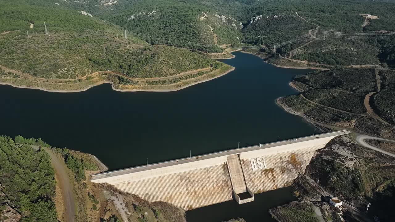 大型混凝土大坝鸟瞰图视频素材