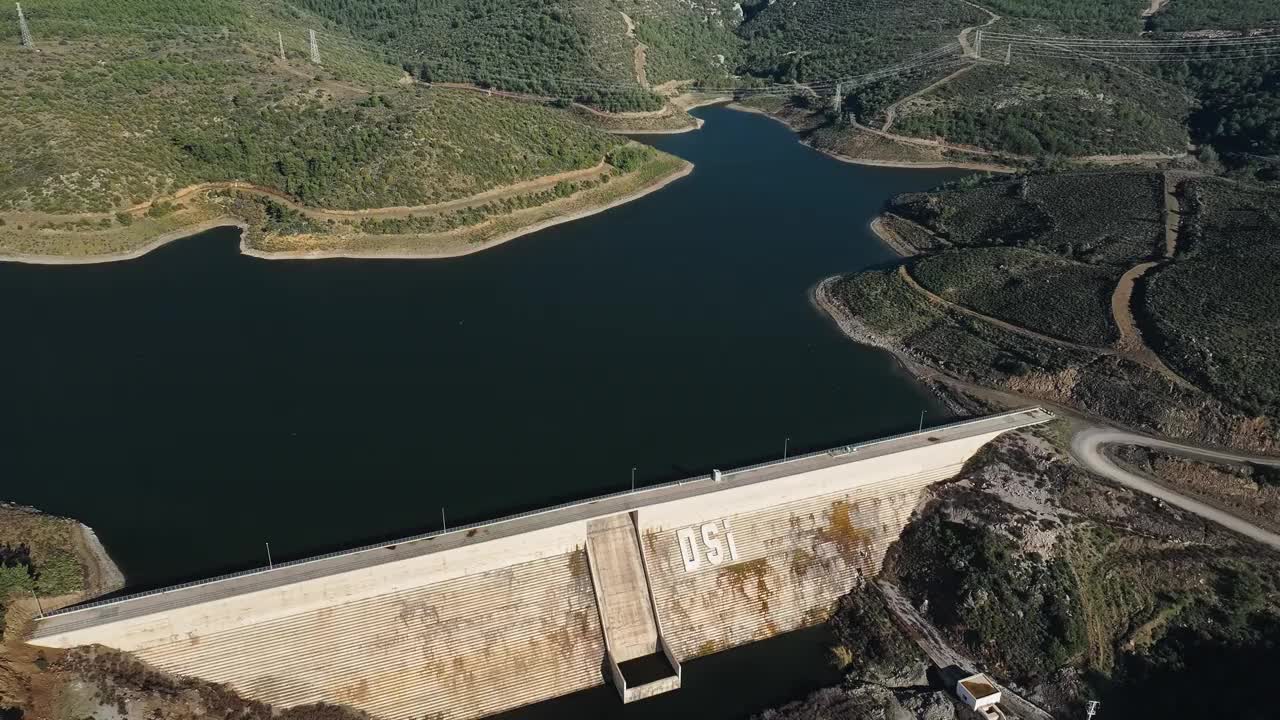 大型混凝土大坝鸟瞰图视频素材