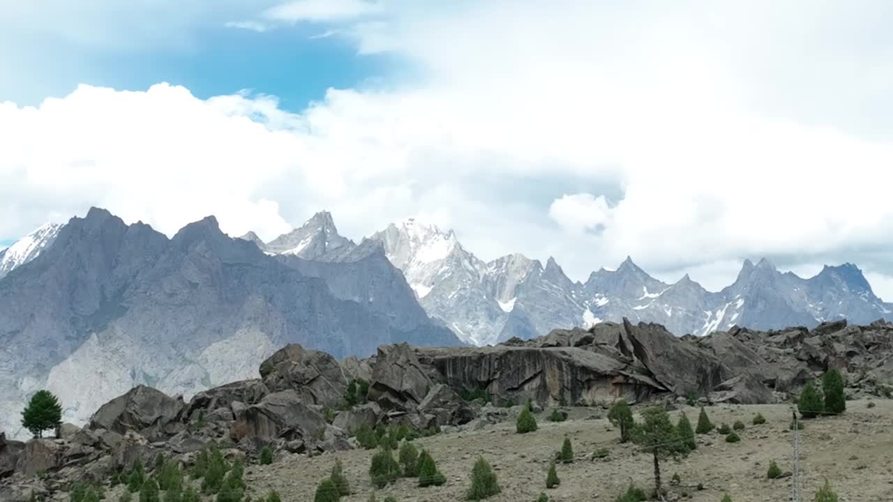 巴基斯坦斯卡尔都美丽的巴绍山谷和巴纳克拉山视频素材