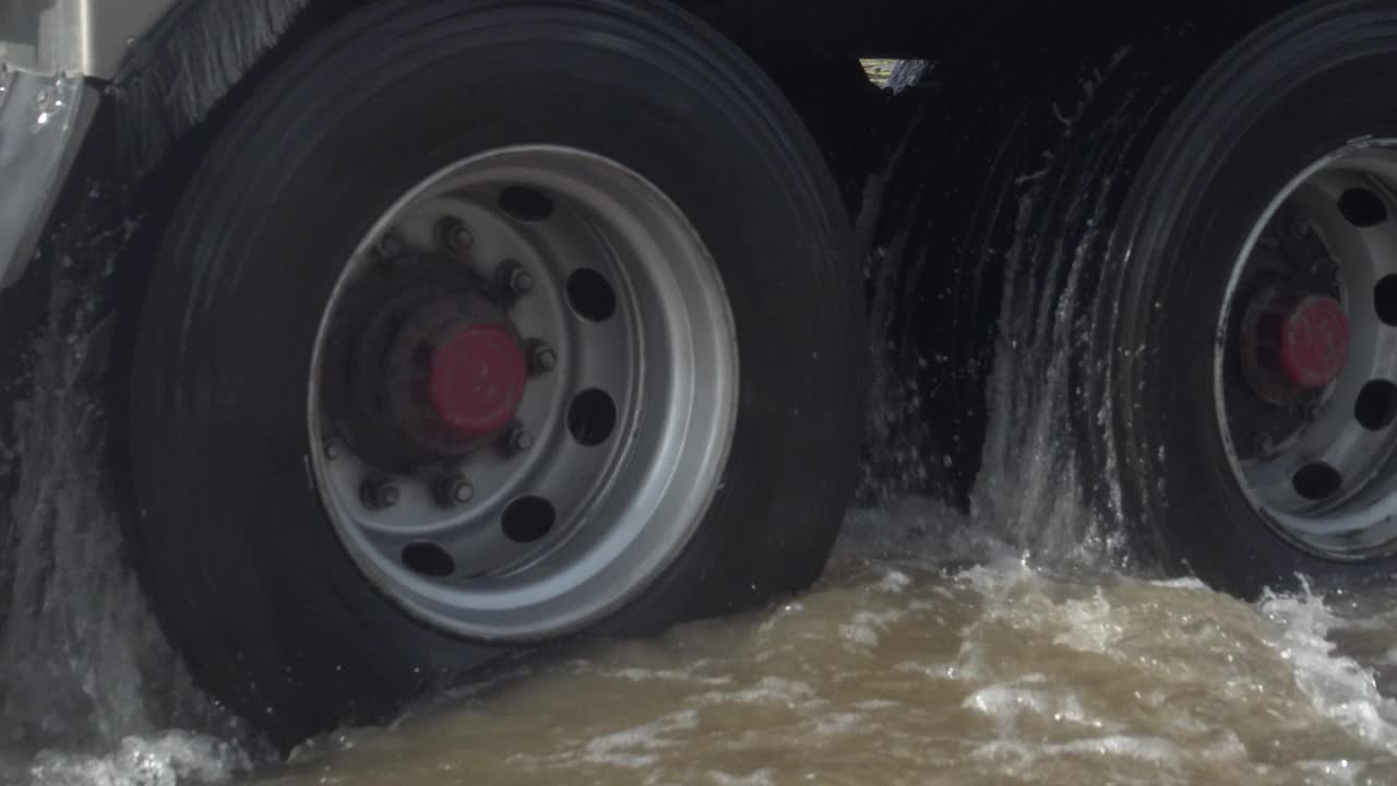 下雨天开车视频素材