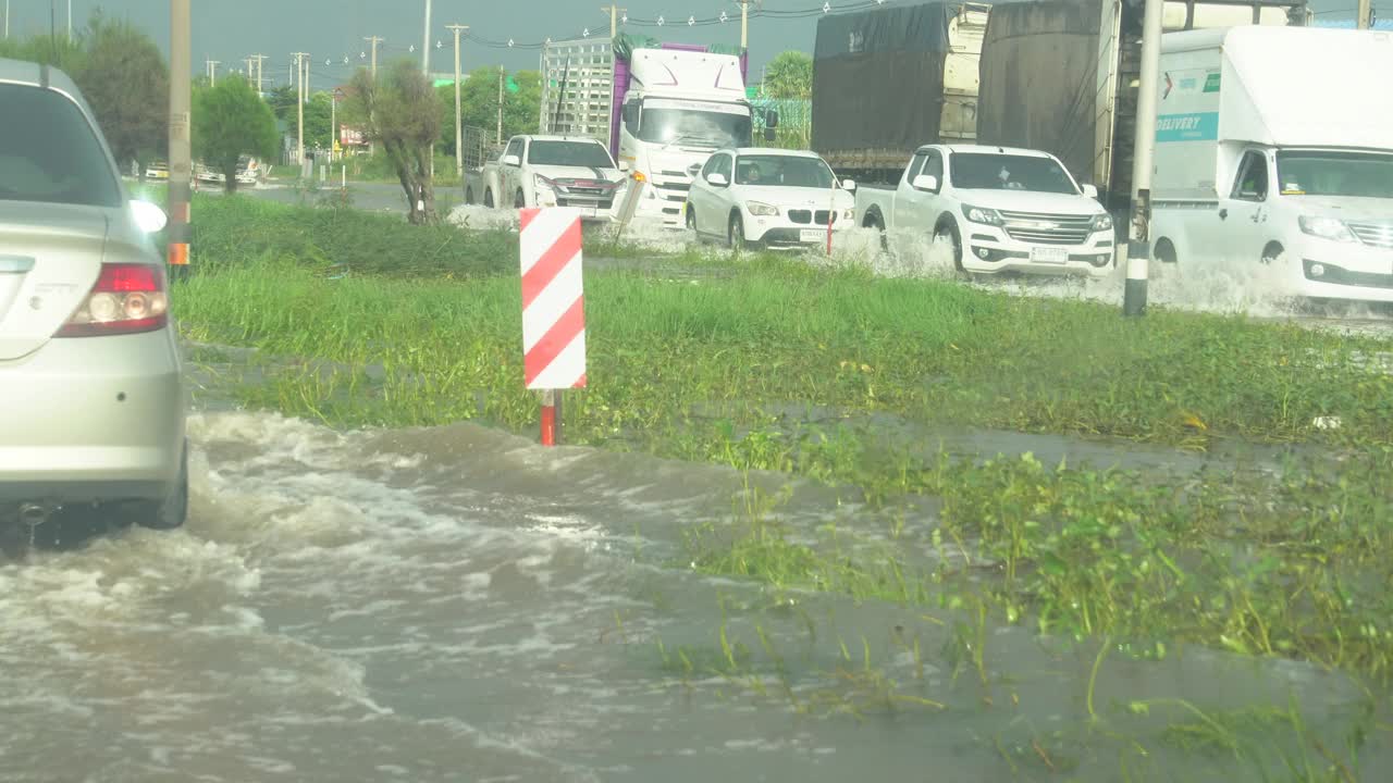 下雨天开车视频素材