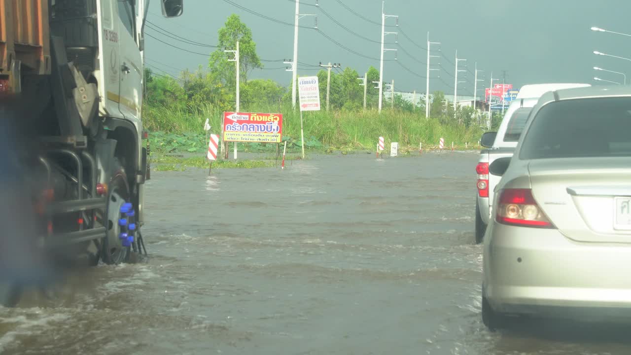 下雨天开车视频素材