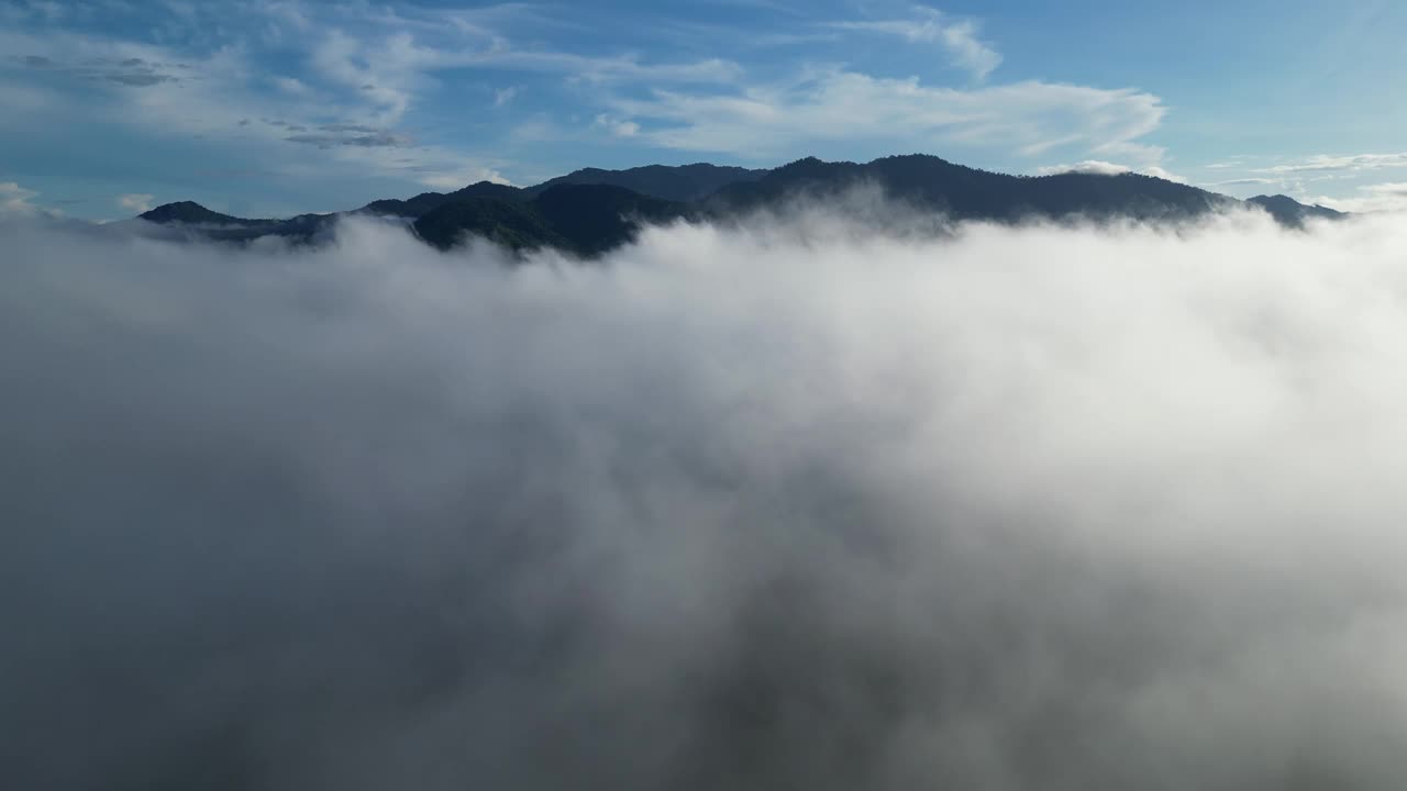 云淡风轻，山峦起伏，风景优美视频素材
