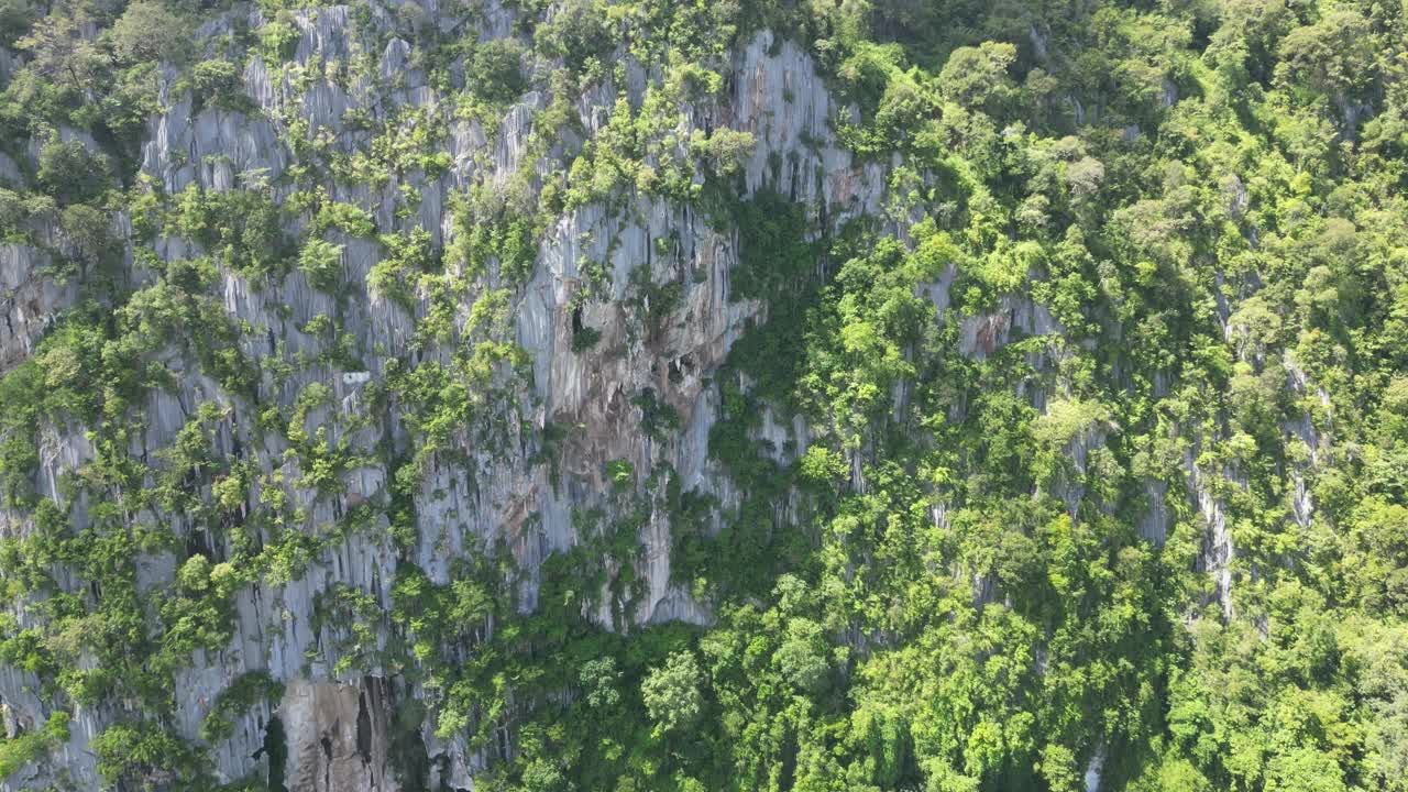 高角度视角的迷人景色之上的变质岩层视频素材