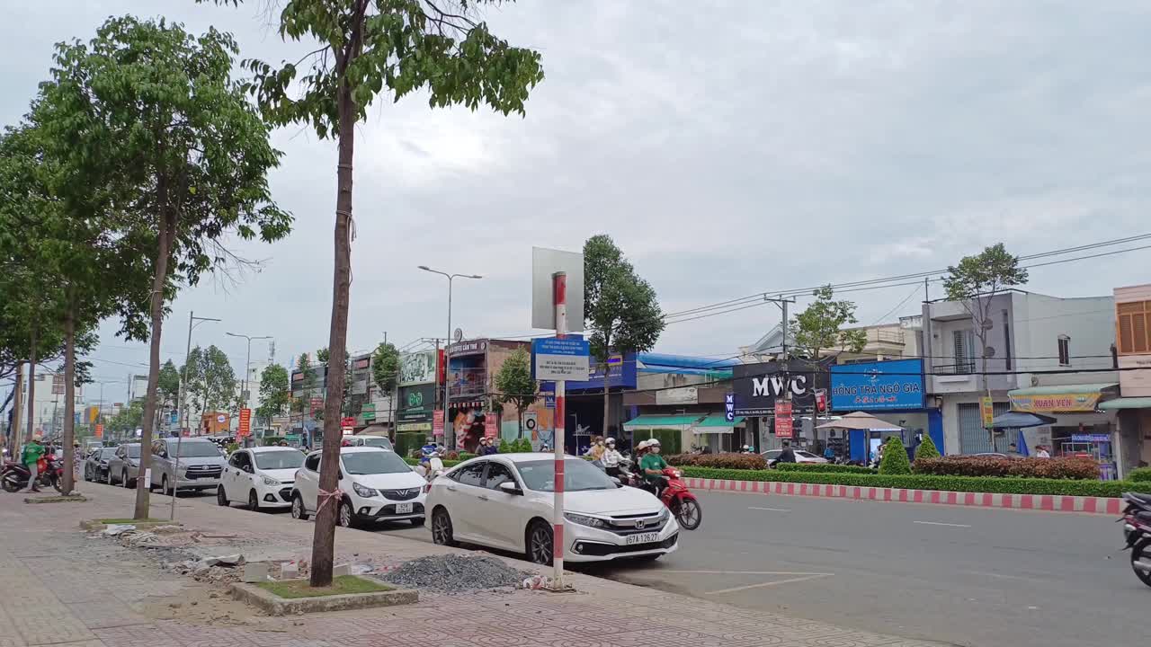 越南湄公河三角洲芹苴市中心的街景。视频素材