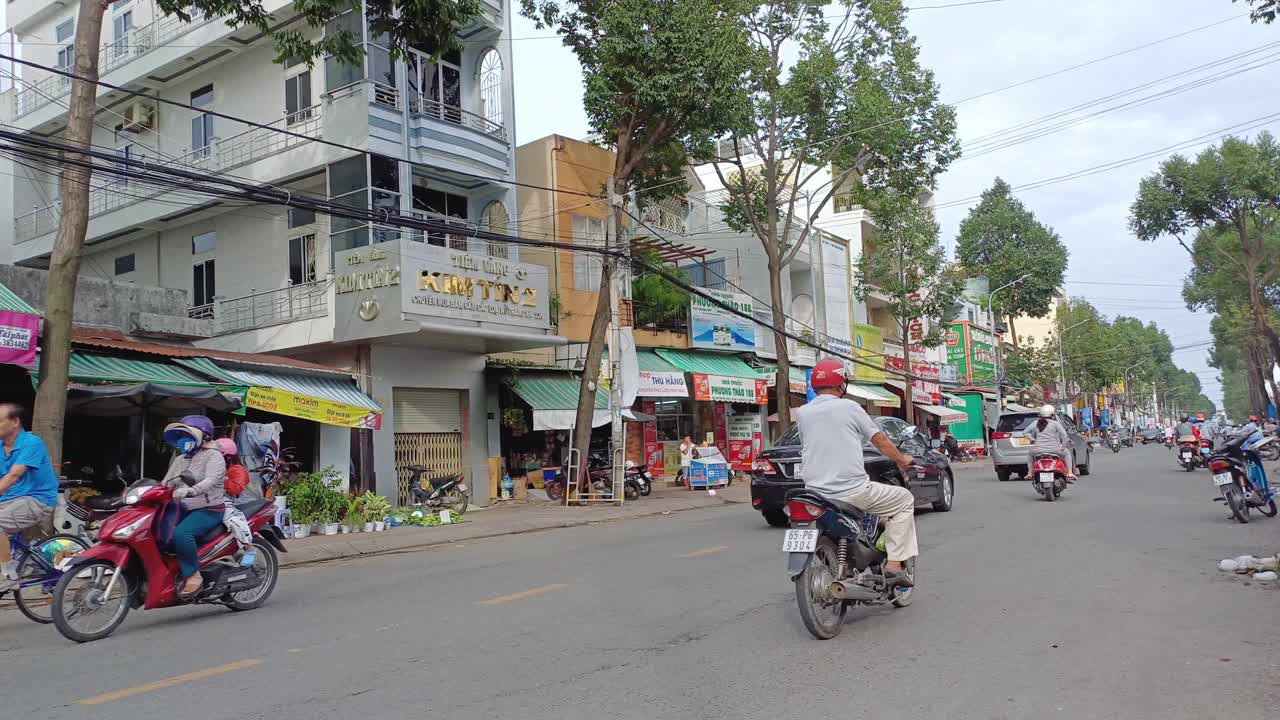 越南湄公河三角洲芹苴市中心的街景。视频素材