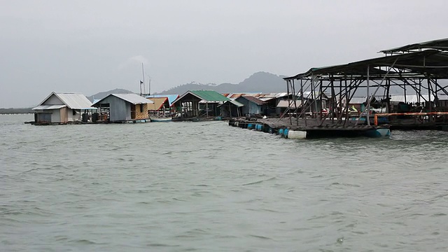 热带的近海海洋开阔水域养鱼场视频素材