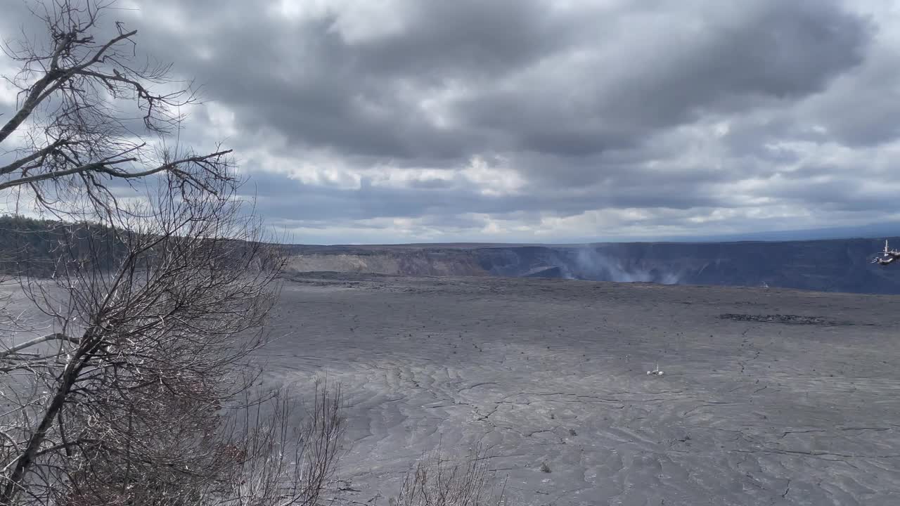 夏威夷大岛，火山国家公园，基拉韦厄火山口景色优美视频素材