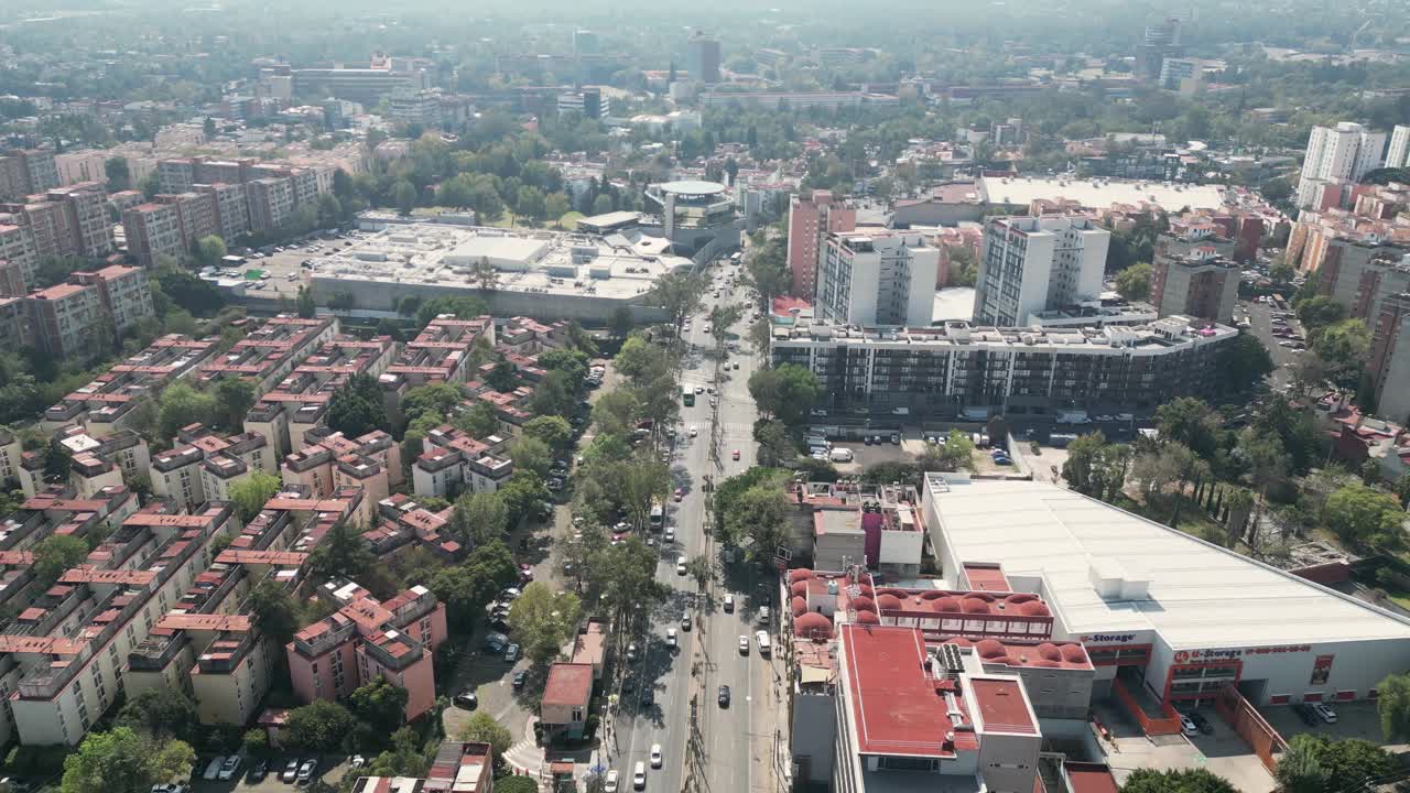 位于墨西哥城南部Coyoacan Copilco的Av. unisidad的住房开发项目视频素材