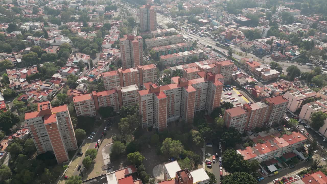 Coyoacan，墨西哥城南部，Copilco的公寓建筑群视频素材