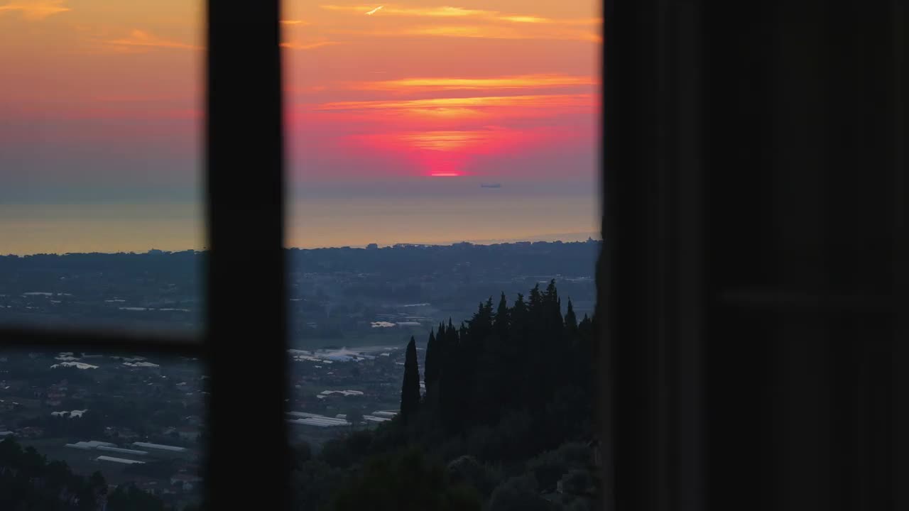 窗外的海上夕阳视频素材