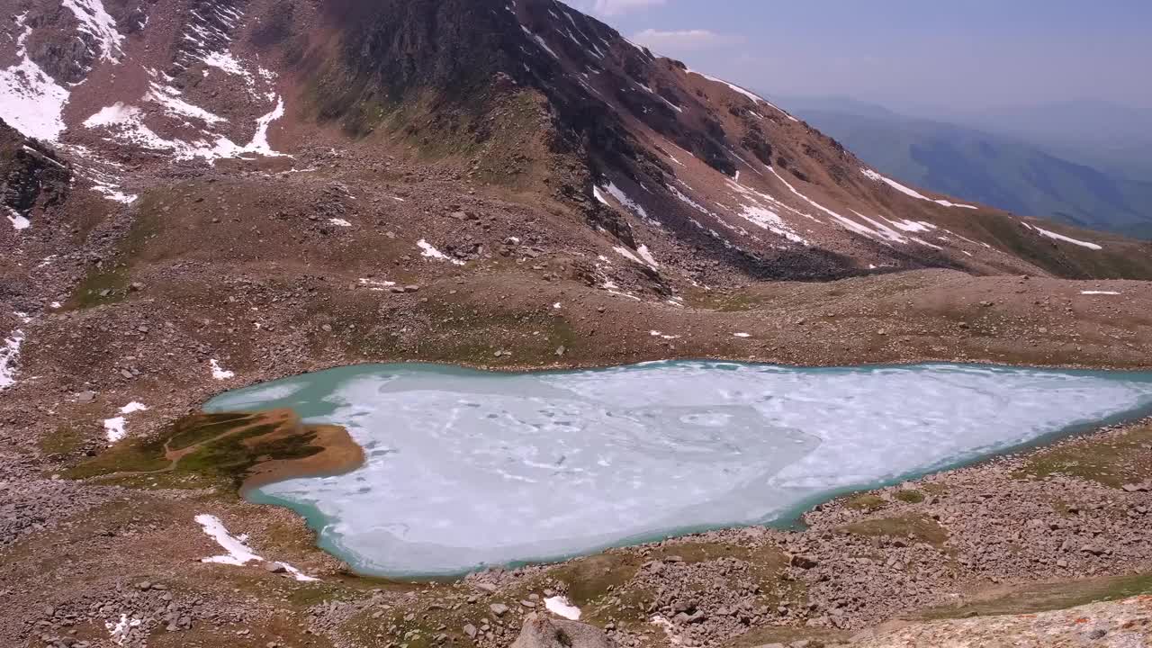 冰冻湖冰高地全景图视频素材