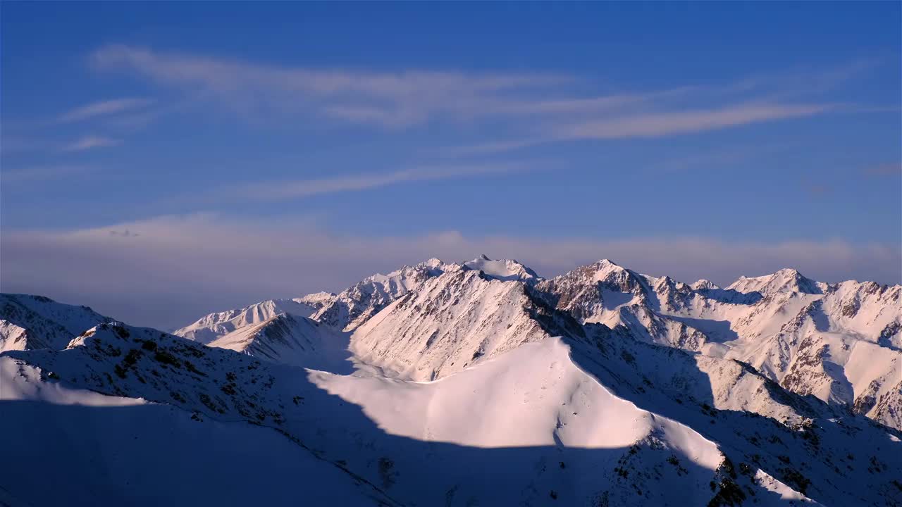 雪峰山脉降雪冬天视频下载