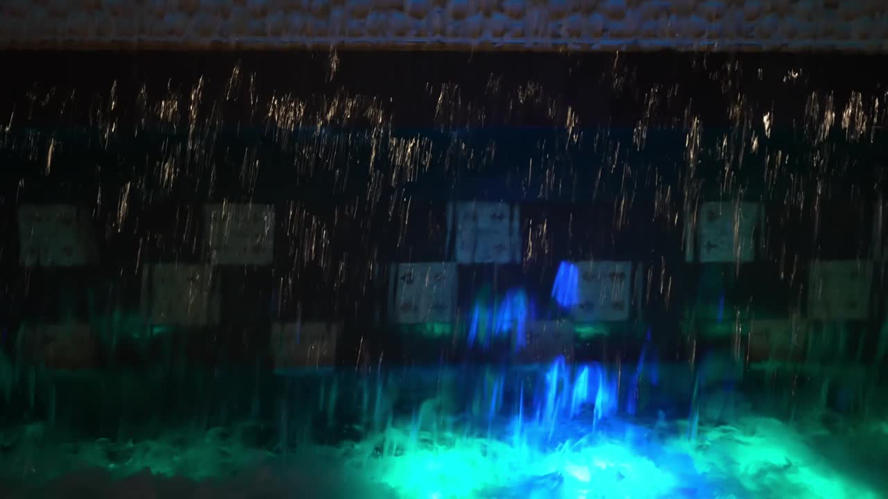 夜景特写喷泉与动态led照明视频素材