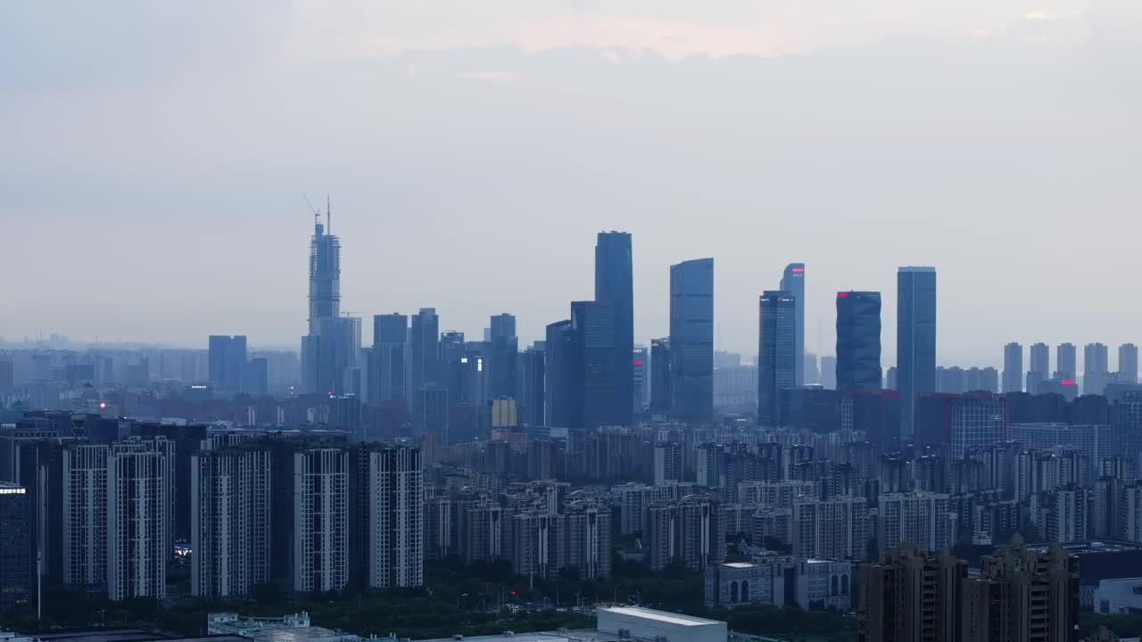 夜间城市天际线的航拍照片视频素材