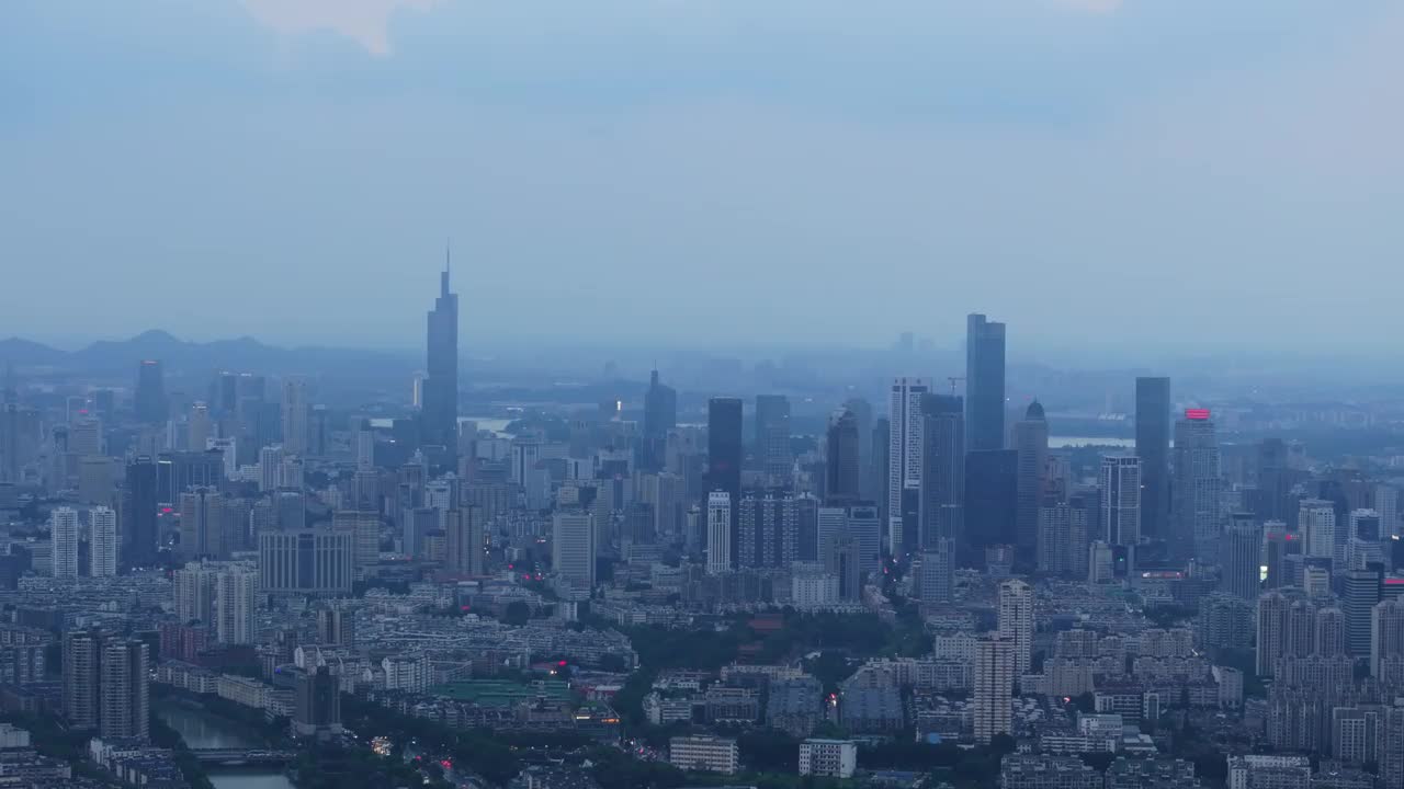 夜间城市天际线的航拍照片视频素材