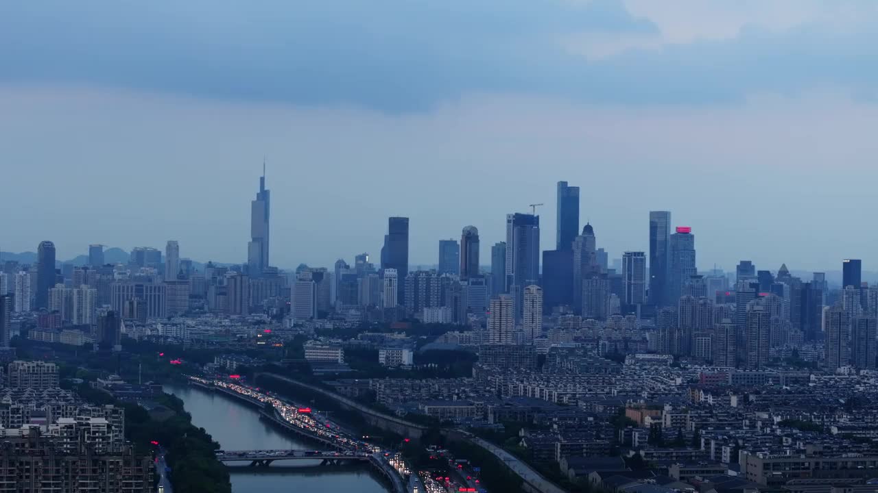 夜间城市天际线的航拍照片视频素材