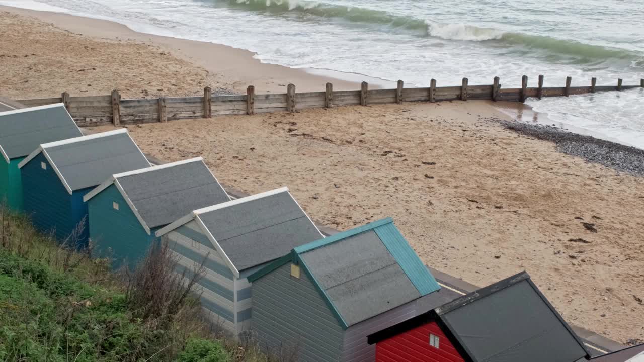 诺福克海岸的海滩小屋视频素材