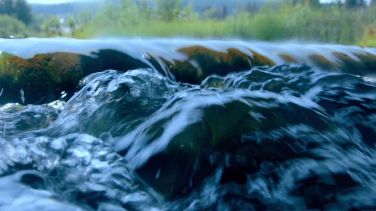 河水在流动视频素材