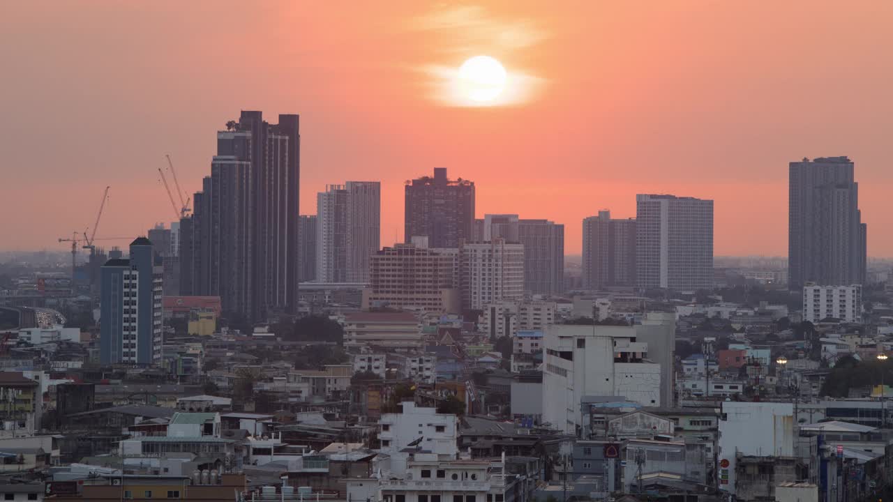 从白天到夜晚鸟瞰泰国曼谷的日落视频素材