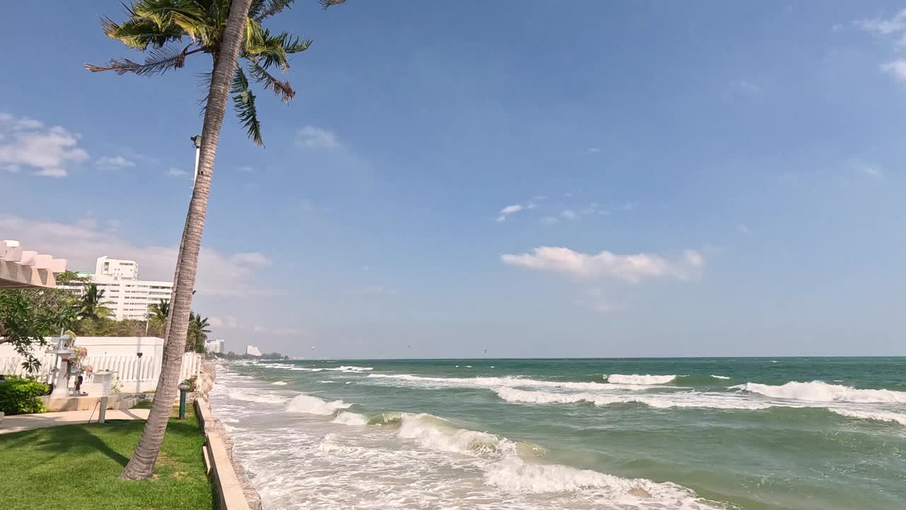 热带海滩海浪冲上岸视频素材