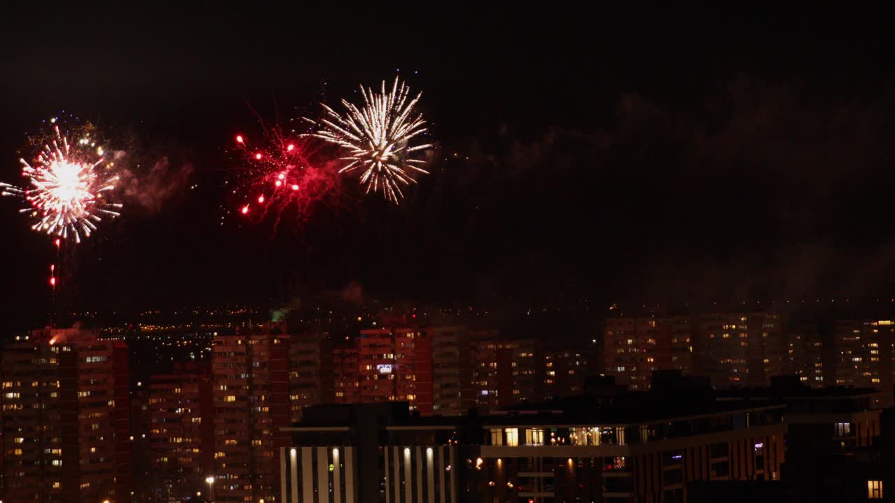 城市里的新年焰火视频下载