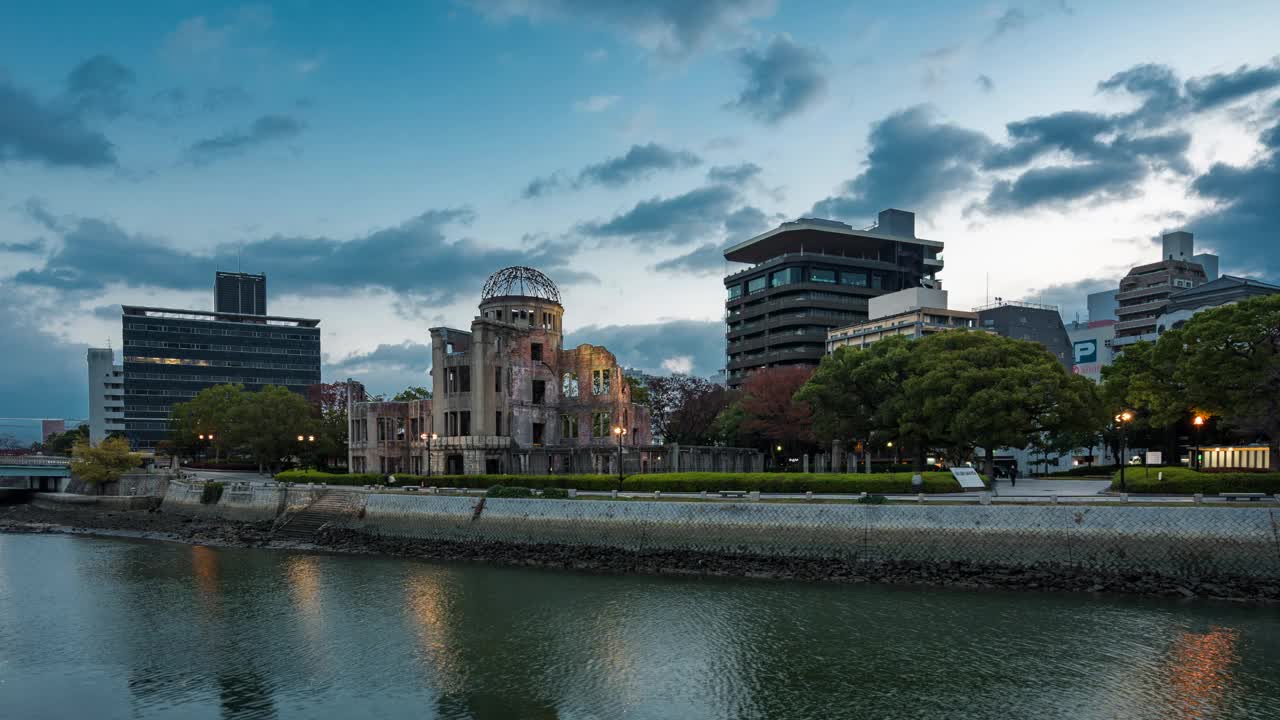 日本广岛原子弹穹顶上的日出延时视频素材