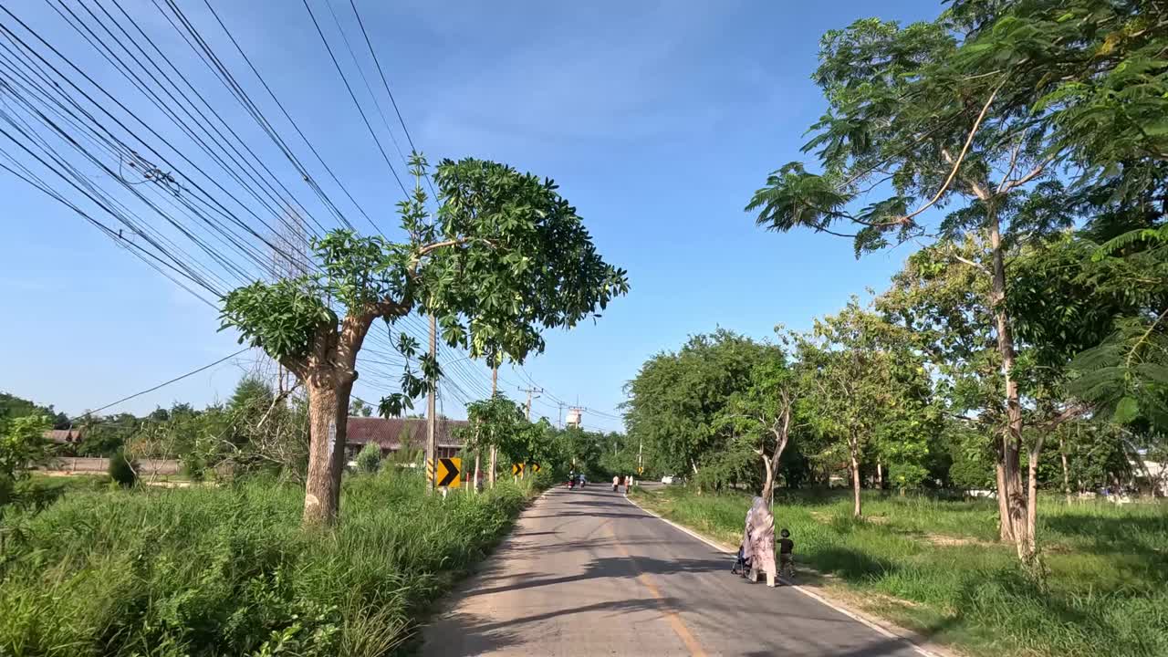 《郊区公路之旅视频素材