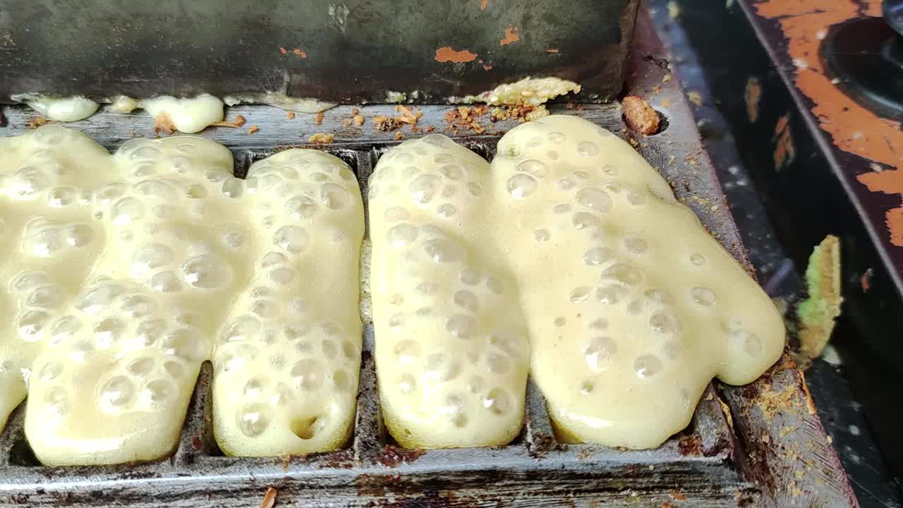 巴基斯蛋糕(Kue Pukis)视频素材