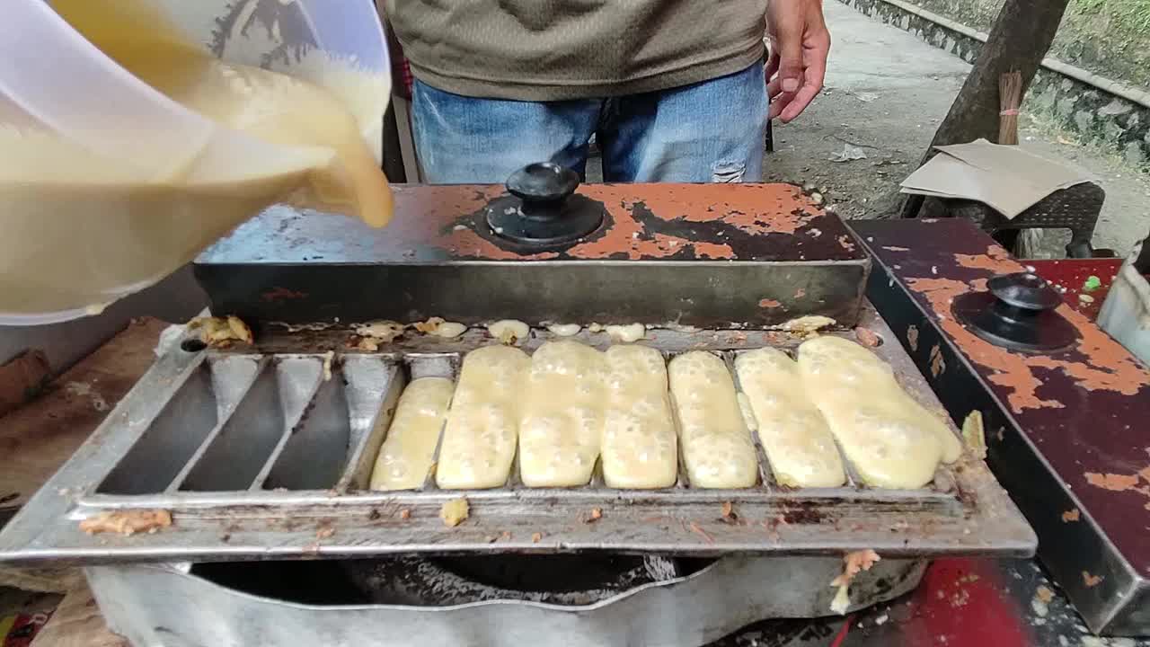 巴基斯蛋糕(Kue Pukis)视频素材