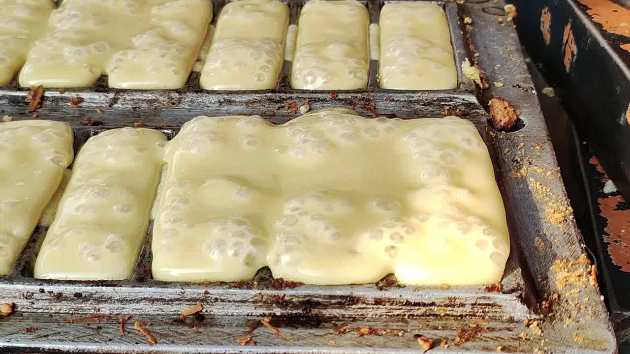 巴基斯蛋糕(Kue Pukis)视频素材