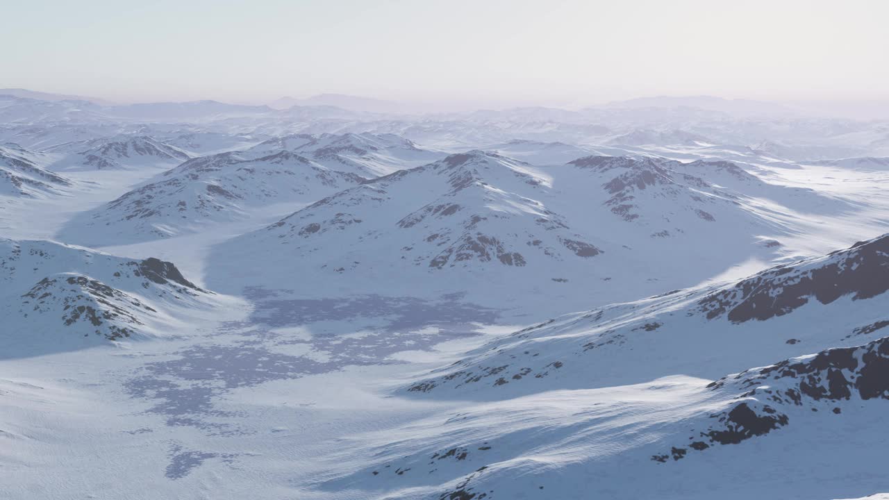 白雪覆盖的山脉映衬着美丽的天空视频素材