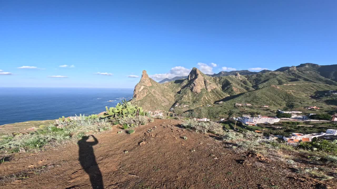 徒步旅行，欣赏风景视频素材