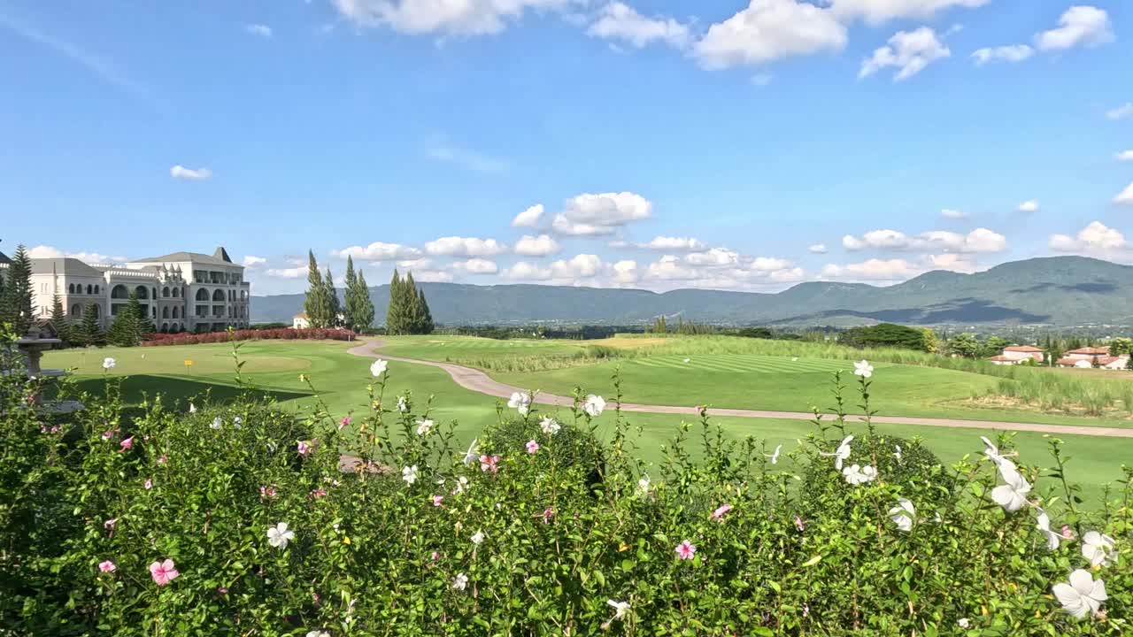 风景优美的高尔夫球场全景视频素材