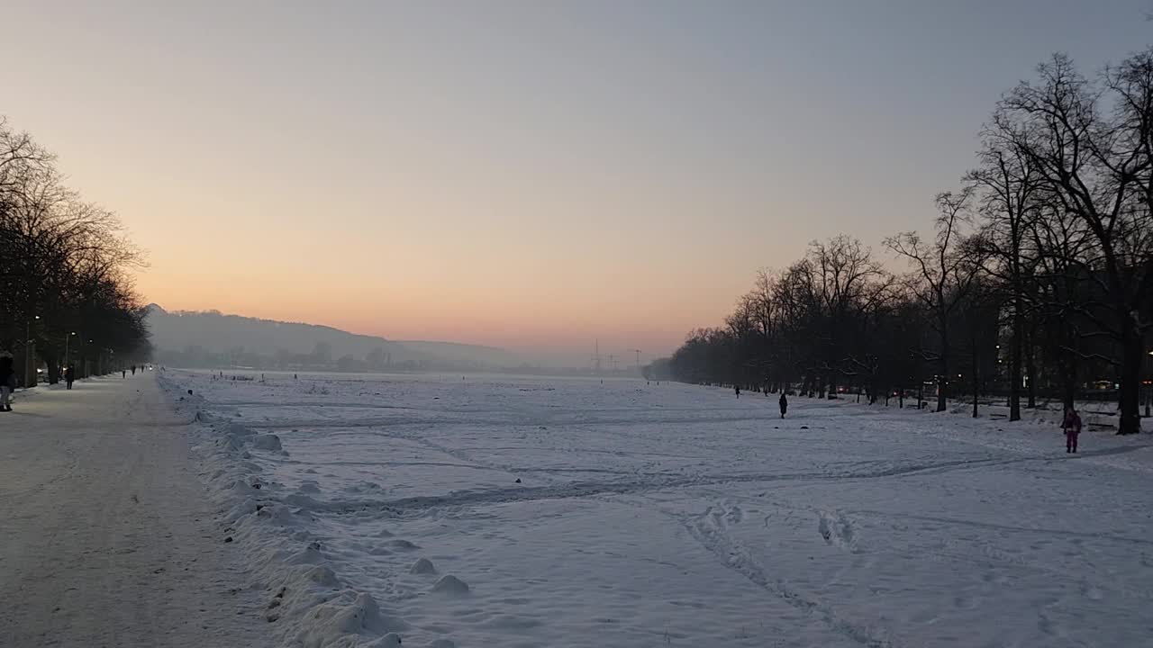 冬天Kraków的全景图。视频下载