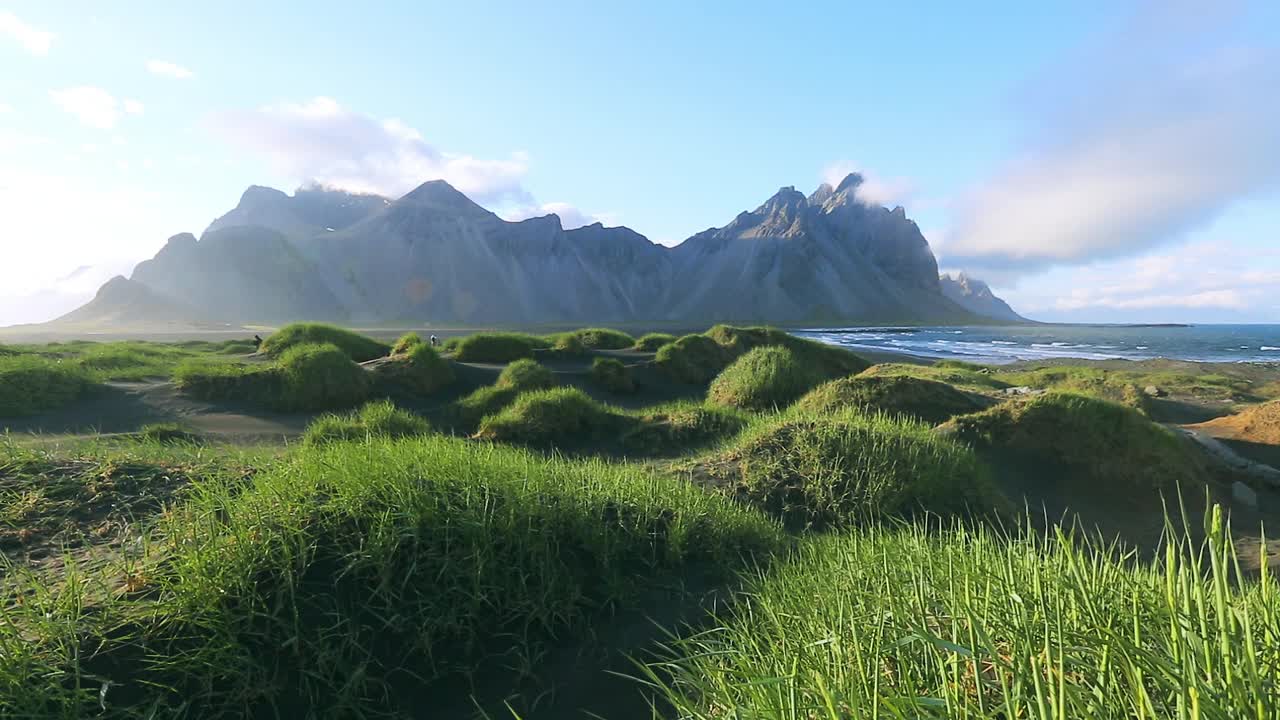 独特的沙丘美景，阳光明媚的日子。地点:冰岛斯托克森角。视频下载