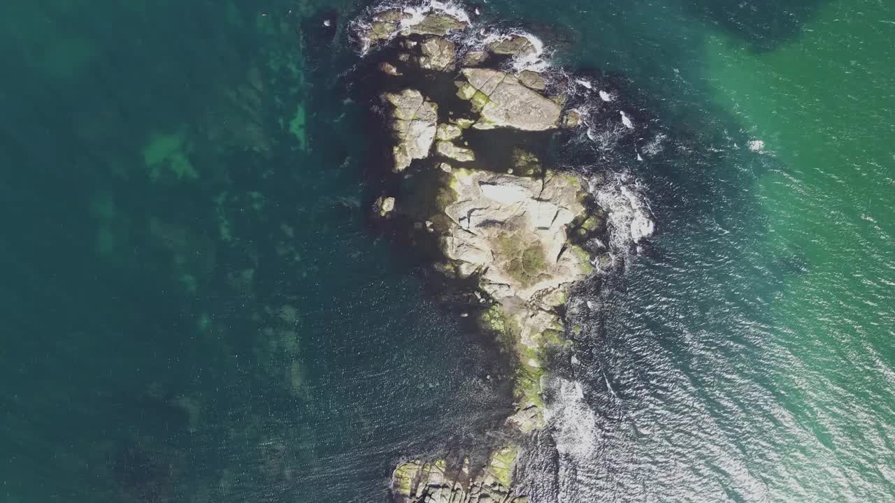 保加利亚洛泽涅茨村附近的黑海海岸鸟瞰图视频素材