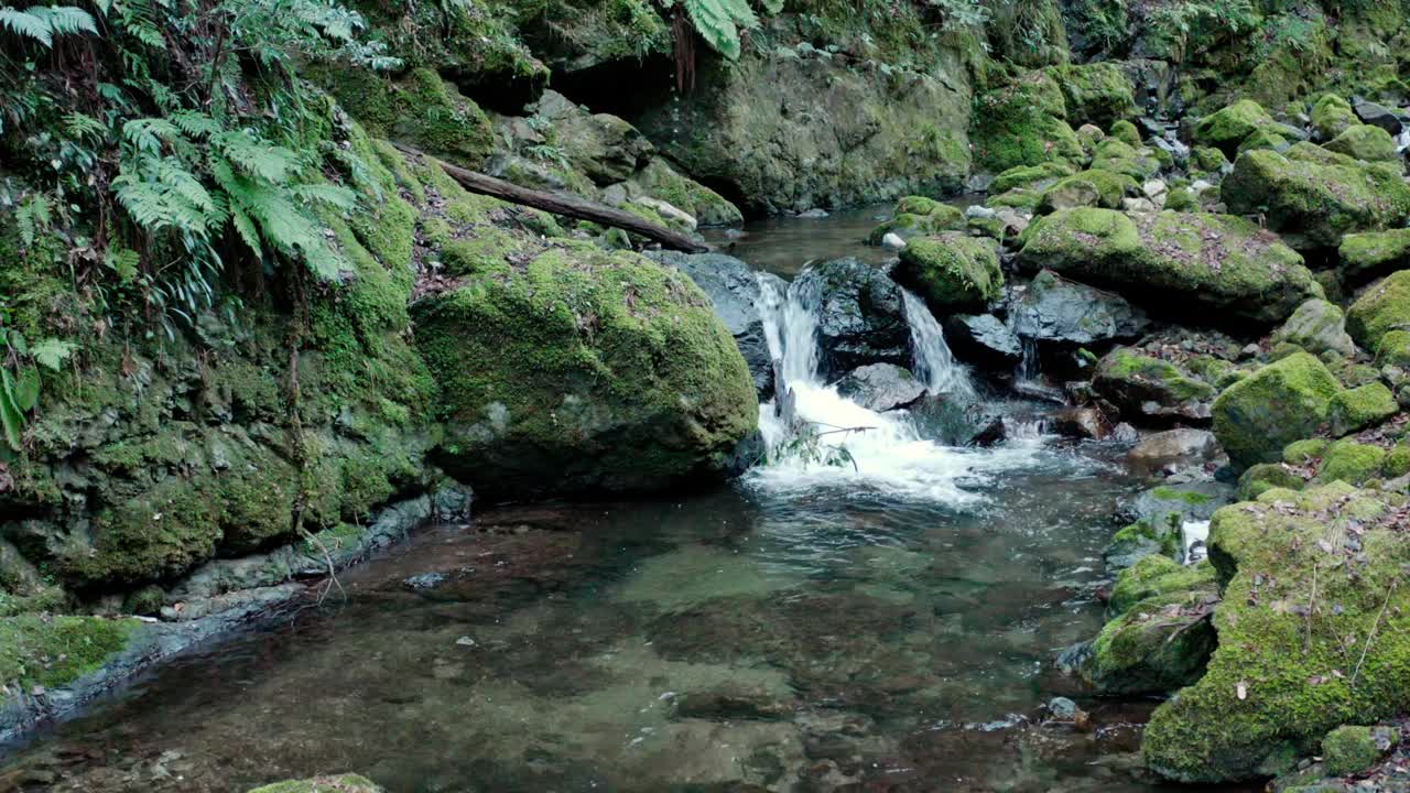 小山涧视频下载