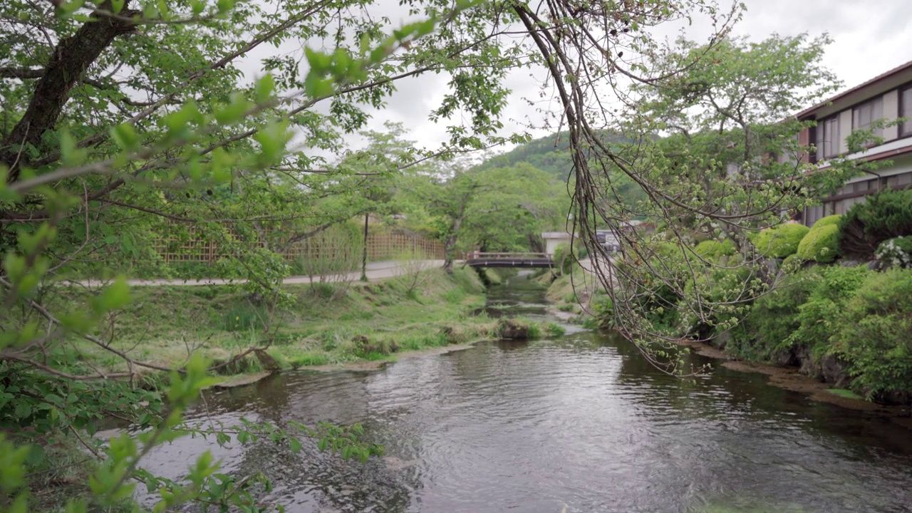 大野客海是日本一个风景秀丽的小村庄，有8个池塘视频素材