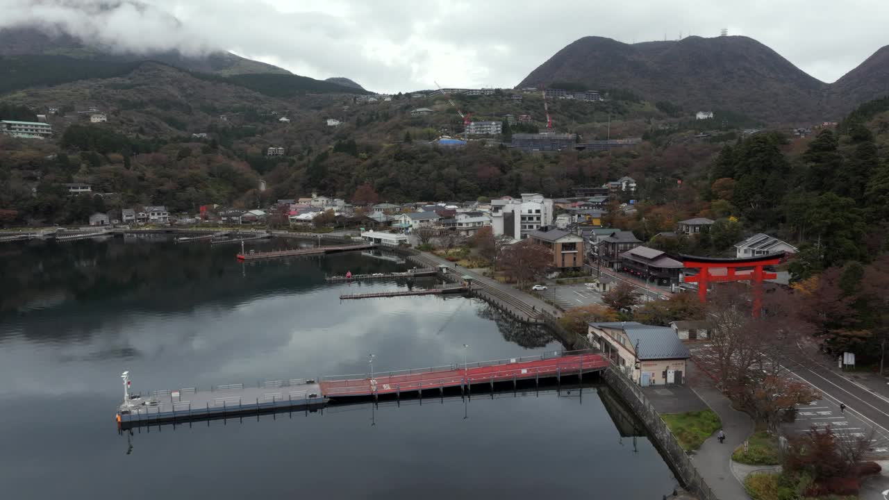 日本神奈川，箱根和石湖秋季鸟瞰图视频素材