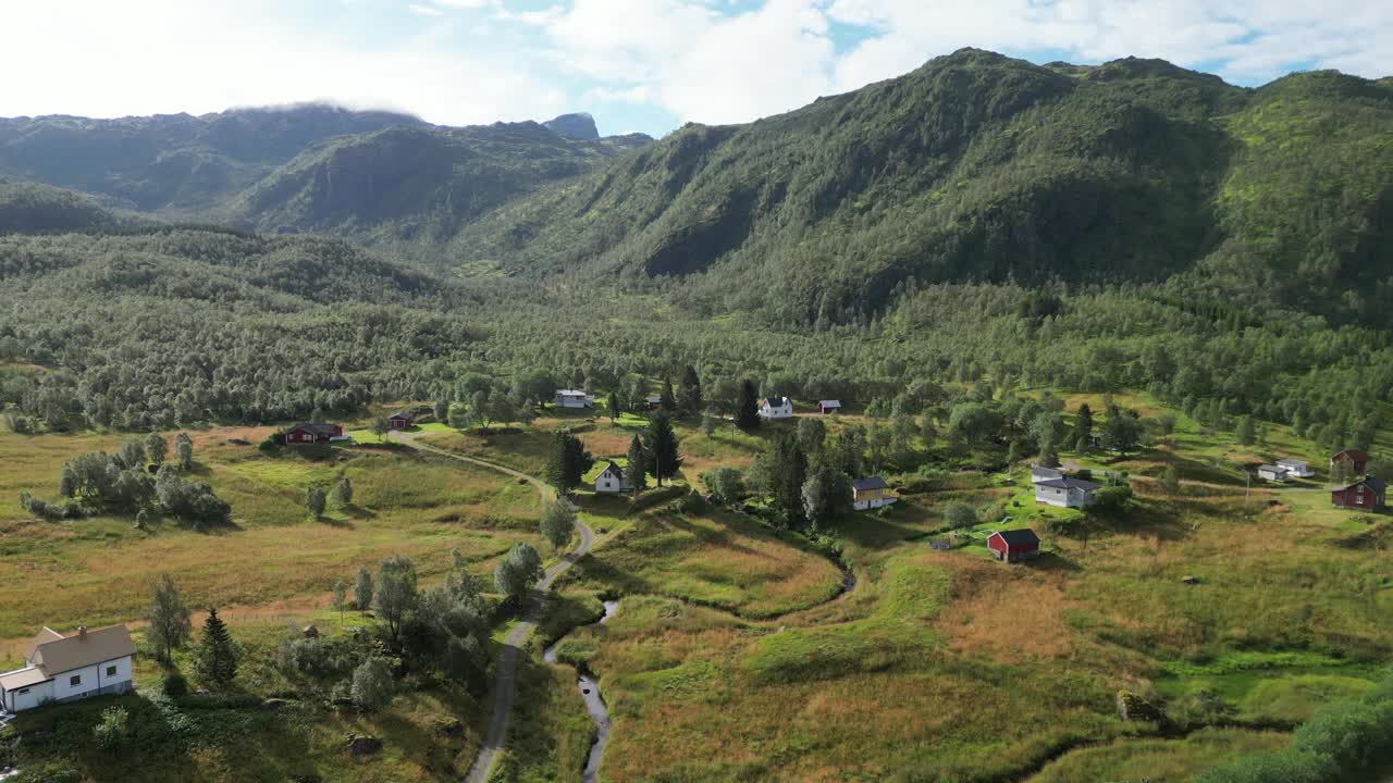 罗浮敦群岛的自然景观和小村庄哈姆雷特在挪威的诺德兰-空中4k视频素材